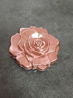 Rose Shaped Rose Gold Double-Sided Mirror Compact